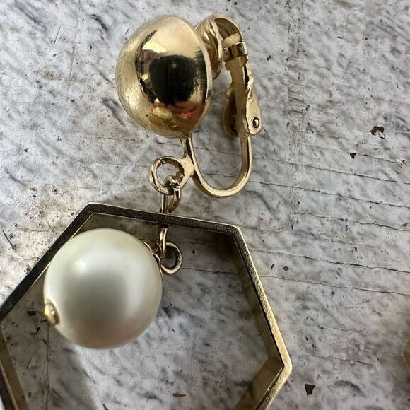 Vintage 80s Faux Pearl Coin Heart Charm Earrings Clip On - Picture 5 of 6